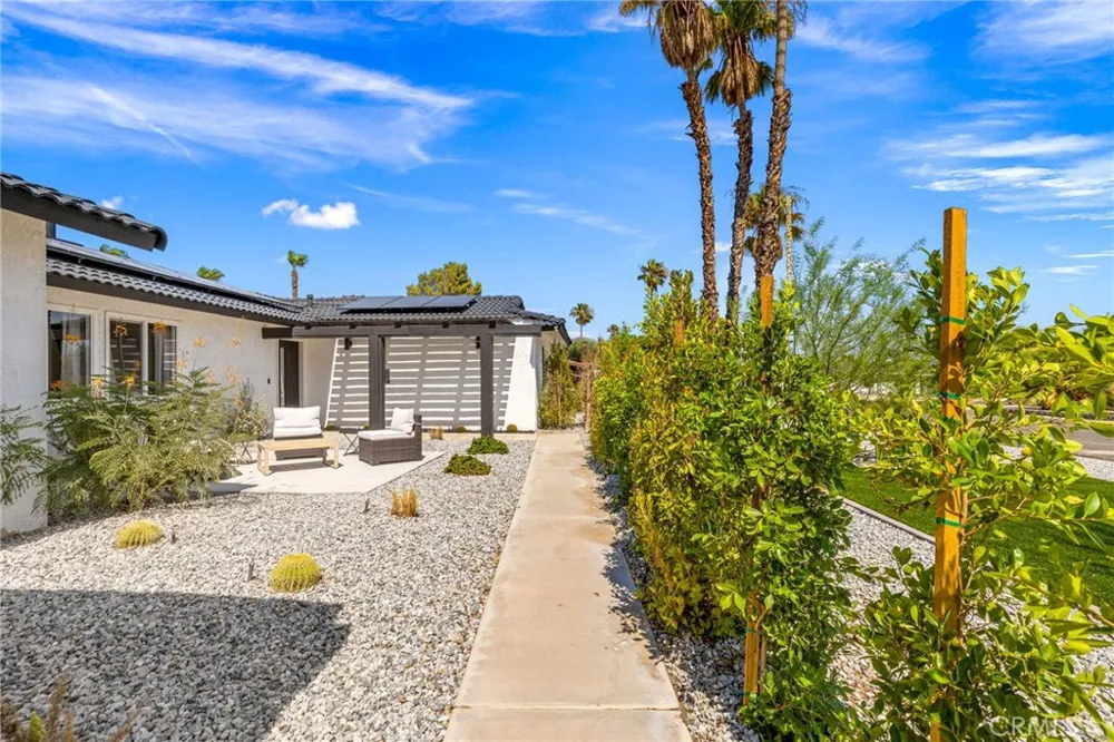3030 E Vincentia Palm Springs, CA 92262