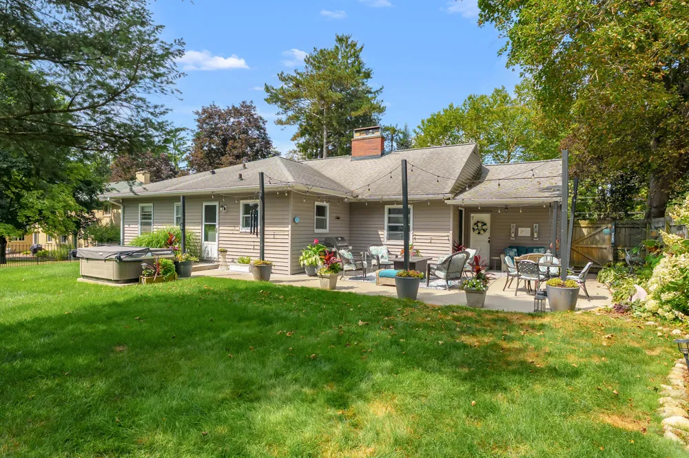 2411 Waite Avenue Kalamazoo, MI 49008
