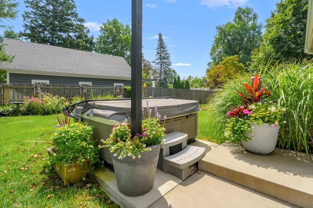 2411 Waite Avenue Kalamazoo, MI 49008