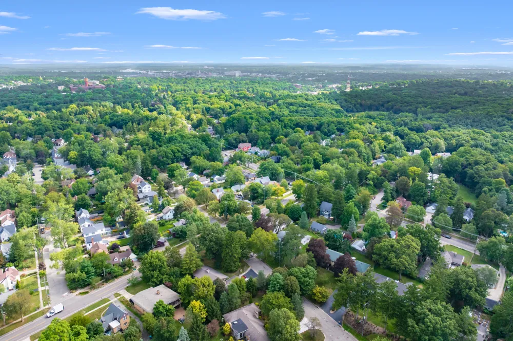 2411 Waite Avenue Kalamazoo, MI 49008