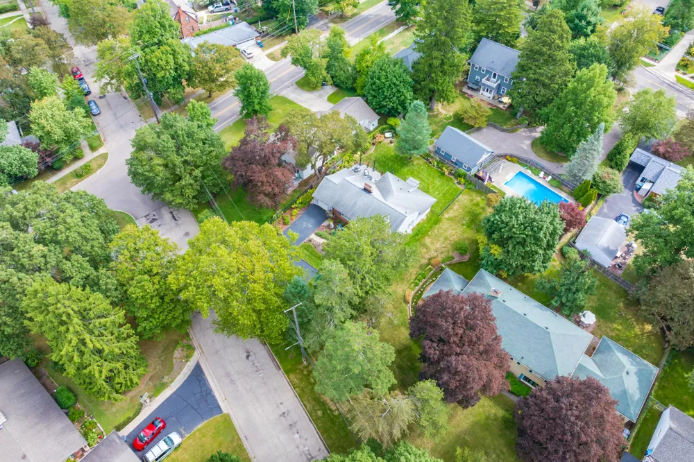 2411 Waite Avenue Kalamazoo, MI 49008