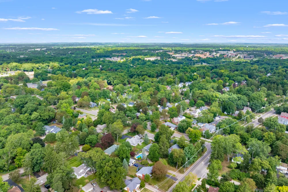 2411 Waite Avenue Kalamazoo, MI 49008