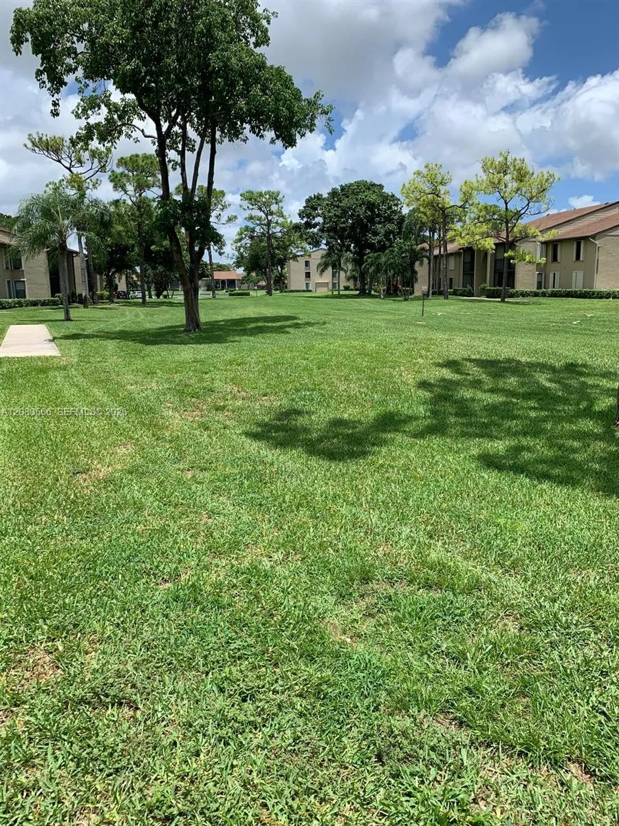 702 Sunny Pine Way #A1 Green Acres, FL 33415