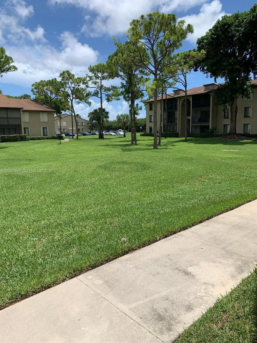 702 Sunny Pine Way #A1 Green Acres, FL 33415