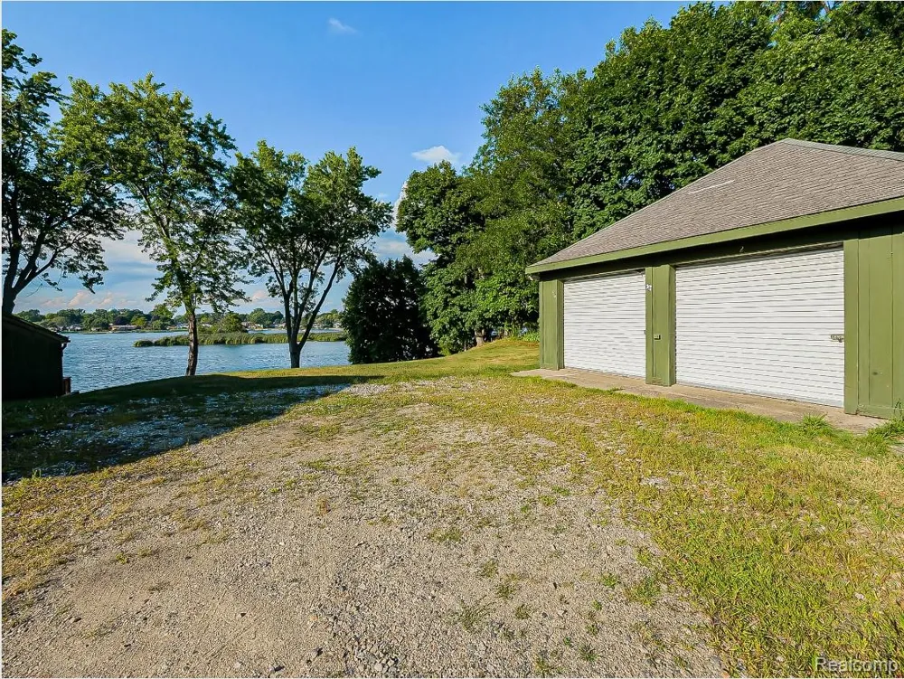 3160 Dixie Highway #A Waterford Charter Township, MI 48329