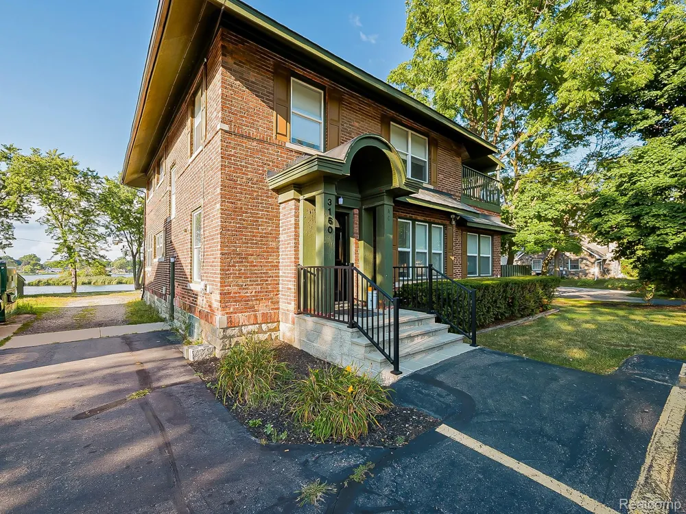 3160 Dixie Highway #A Waterford Charter Township, MI 48329