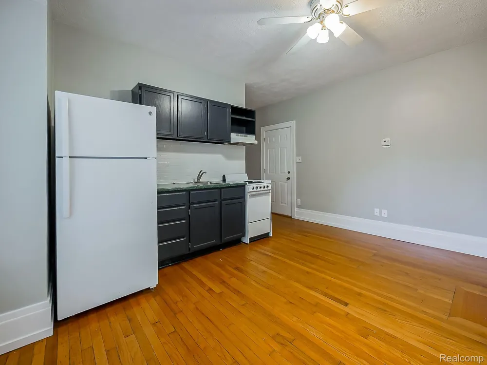 3160 Dixie Highway #A Waterford Charter Township, MI 48329