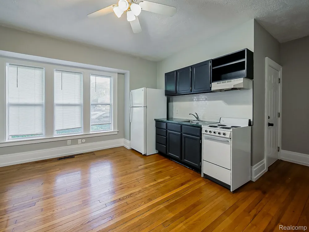3160 Dixie Highway #A Waterford Charter Township, MI 48329