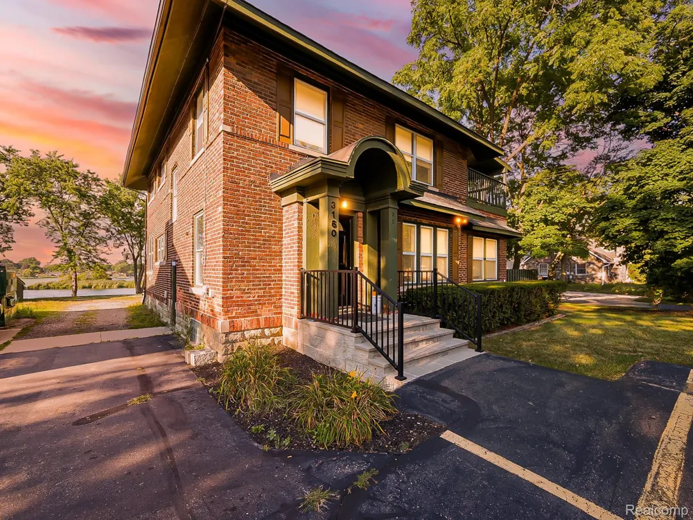 3160 Dixie Highway #A Waterford Charter Township, MI 48329