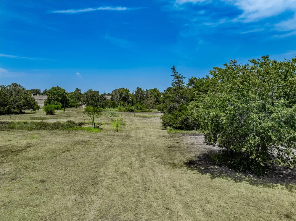 1046 Tx-71 West Point, TX 78963