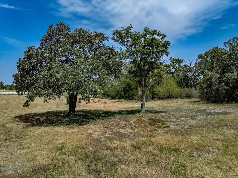 1046 Tx-71 West Point, TX 78963