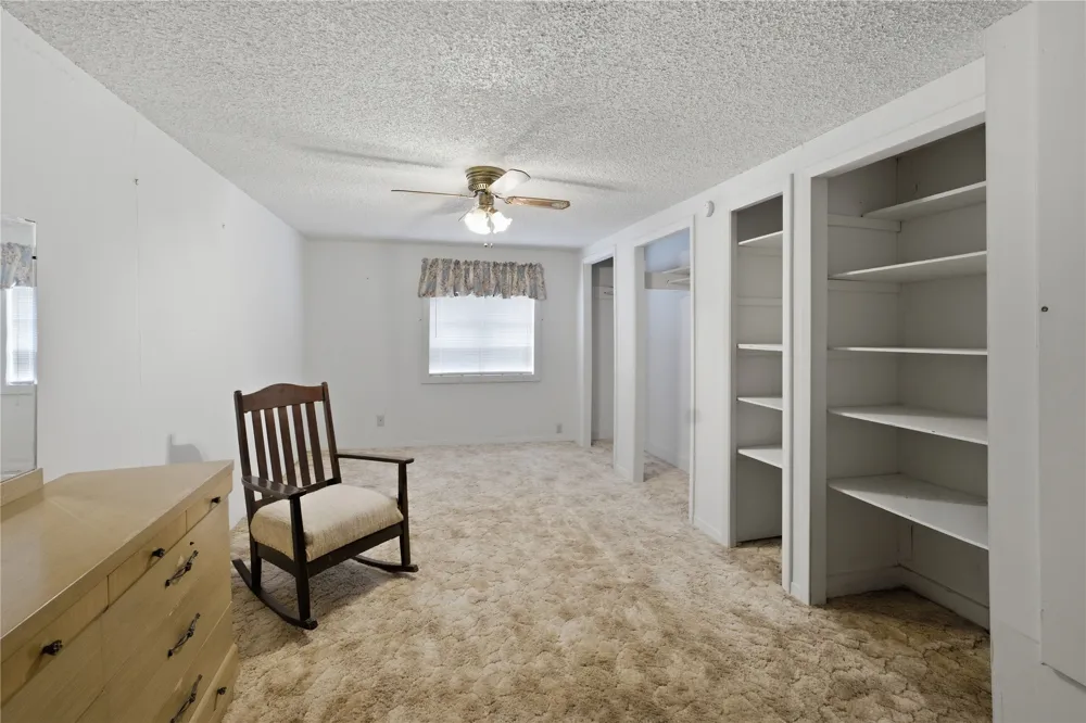 1046 Tx-71 West Point, TX 78963