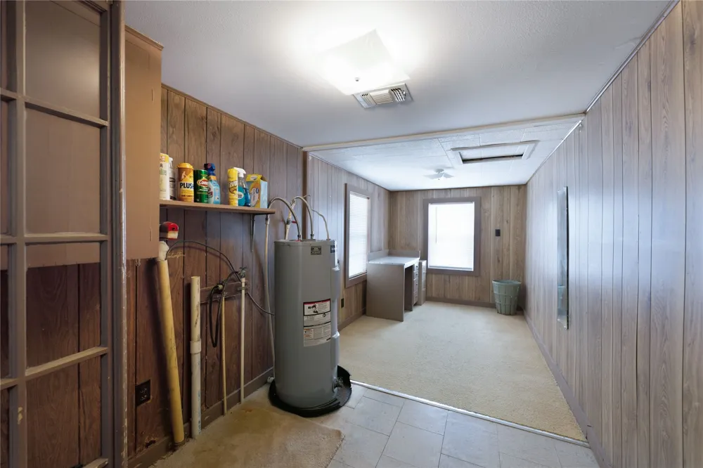 1046 Tx-71 West Point, TX 78963