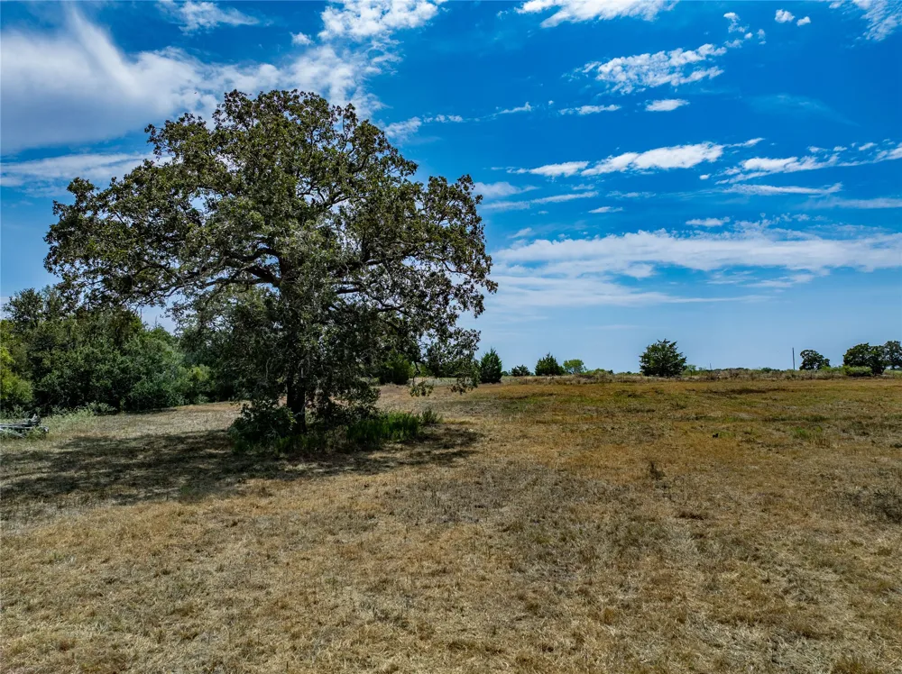 1046 Tx-71 West Point, TX 78963