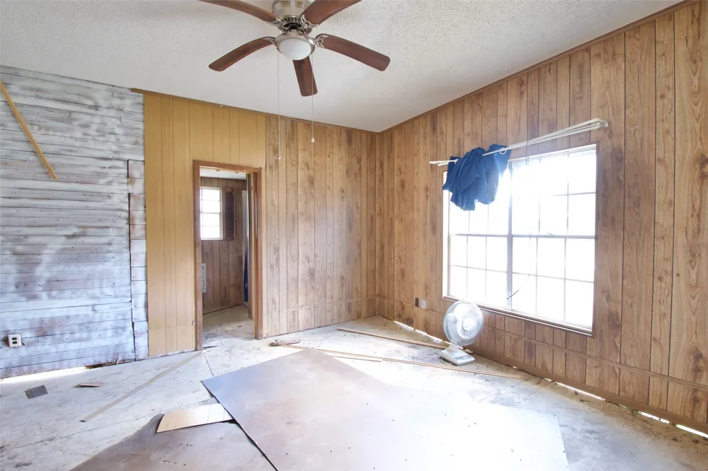 1202 Tyler Thornton, TX 76687