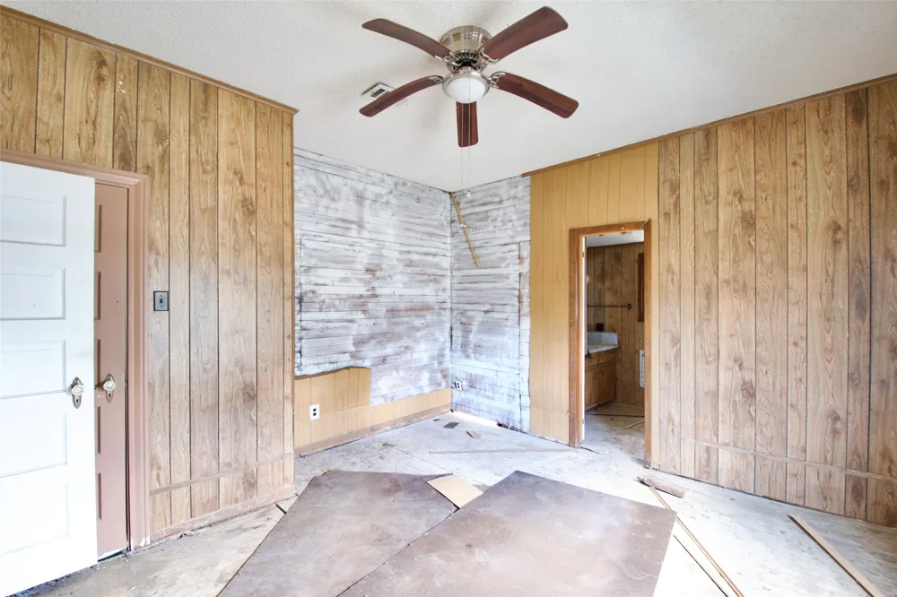 1202 Tyler Thornton, TX 76687