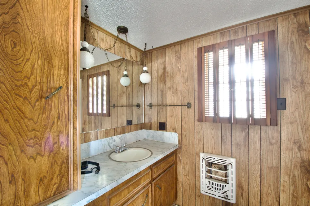 1202 Tyler Thornton, TX 76687