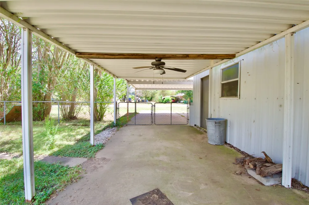 1202 Tyler Thornton, TX 76687