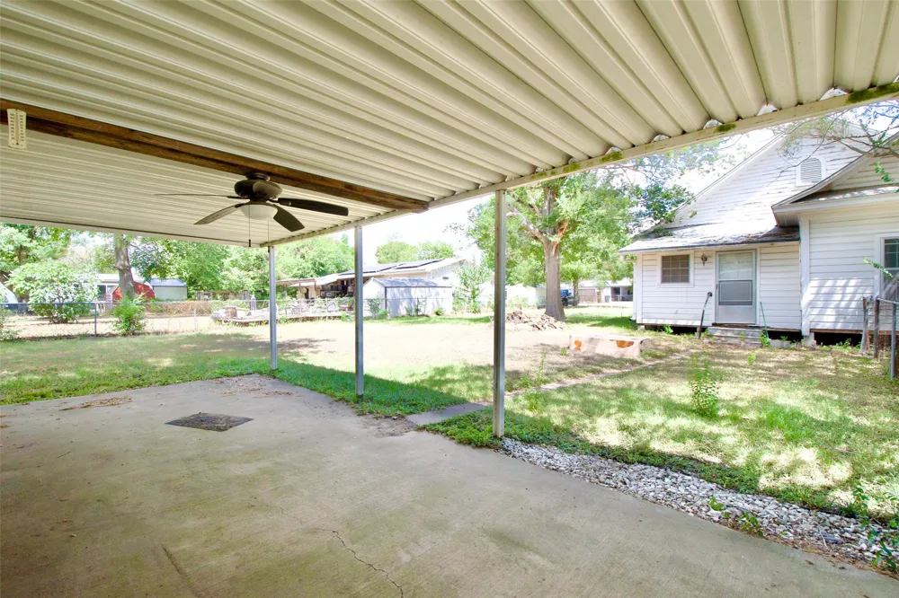 1202 Tyler Thornton, TX 76687