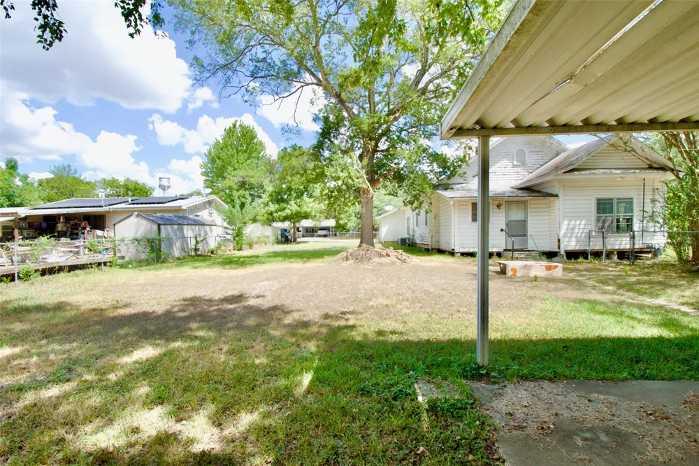 1202 Tyler Thornton, TX 76687