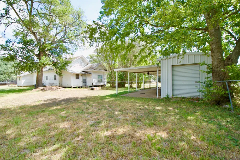 1202 Tyler Thornton, TX 76687