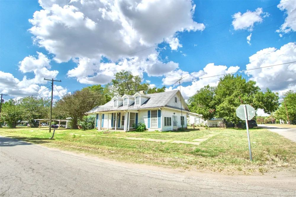 1202 Tyler Thornton, TX 76687