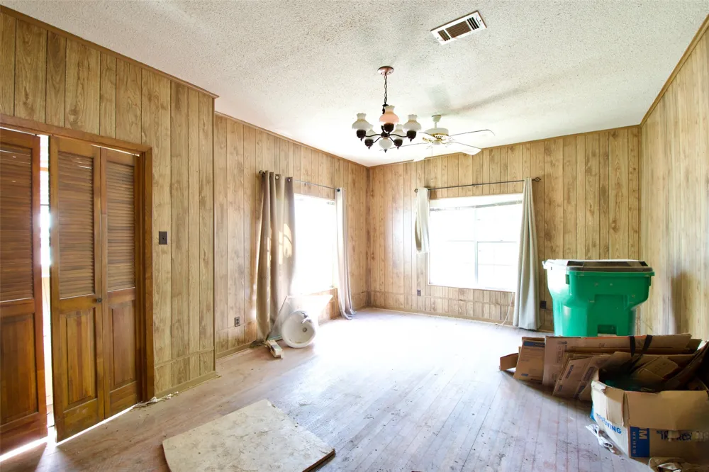 1202 Tyler Thornton, TX 76687