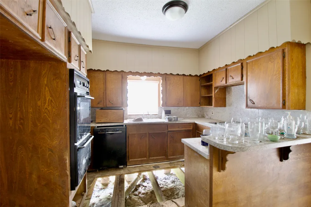 1202 Tyler Thornton, TX 76687