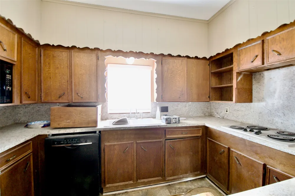 1202 Tyler Thornton, TX 76687