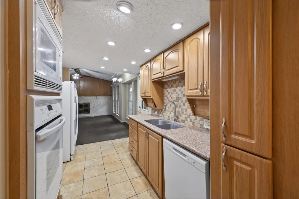 2801 Vancouver Street Irving, TX 75062