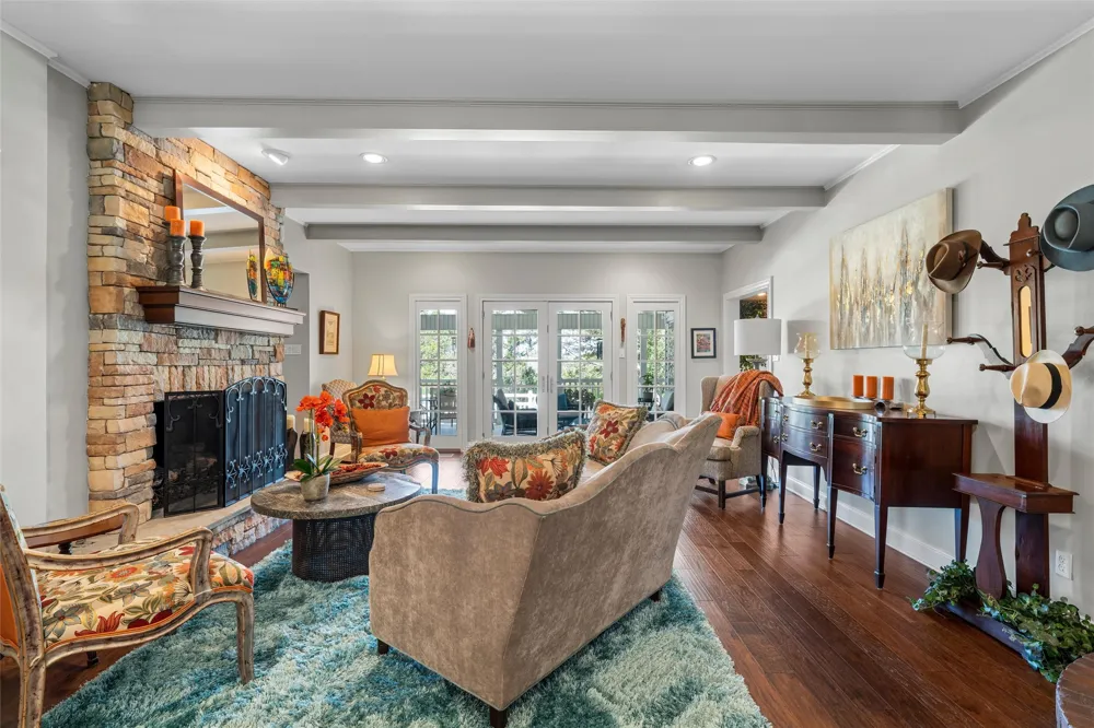 1300 Circlewood Drive Woodway, TX 76712