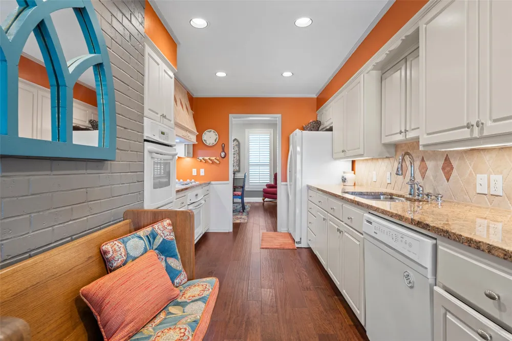 1300 Circlewood Drive Woodway, TX 76712
