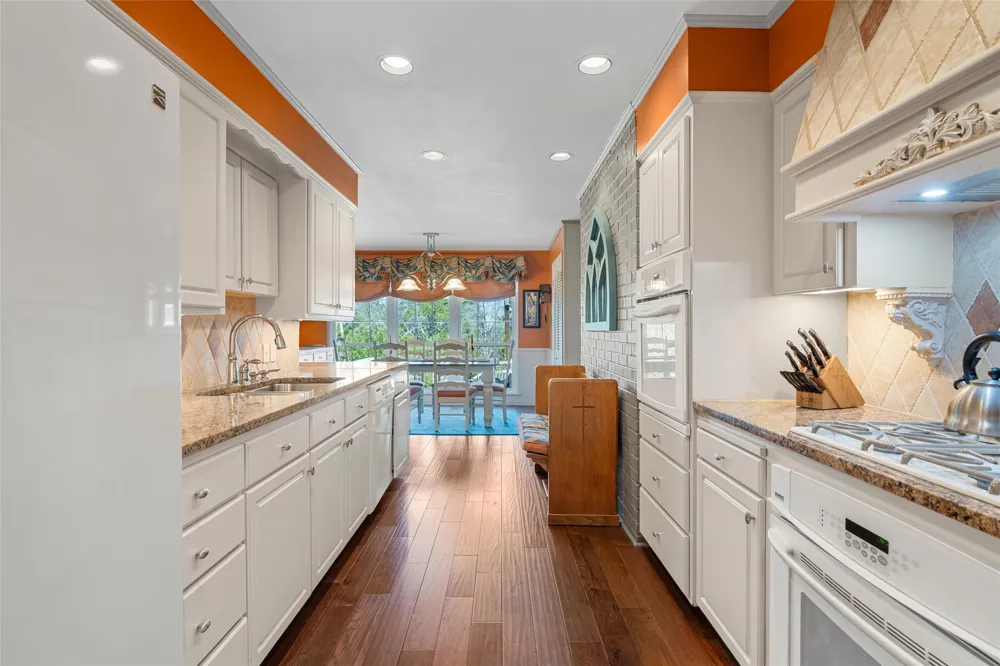 1300 Circlewood Drive Woodway, TX 76712