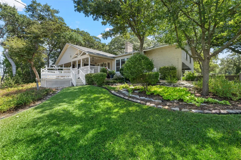 1300 Circlewood Drive Woodway, TX 76712