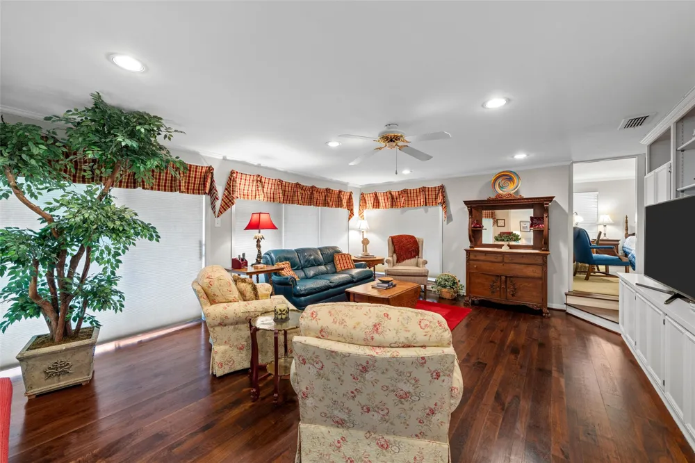 1300 Circlewood Drive Woodway, TX 76712
