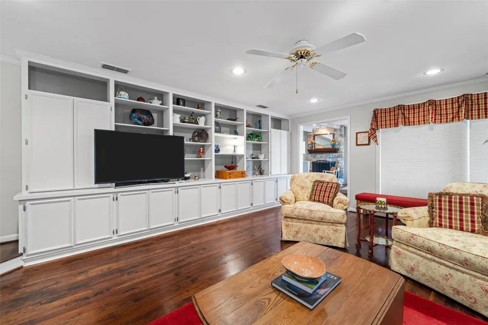 1300 Circlewood Drive Woodway, TX 76712