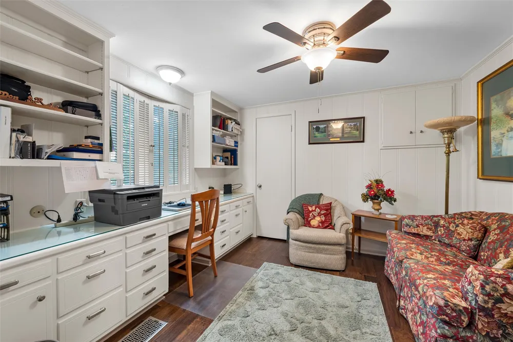 1300 Circlewood Drive Woodway, TX 76712