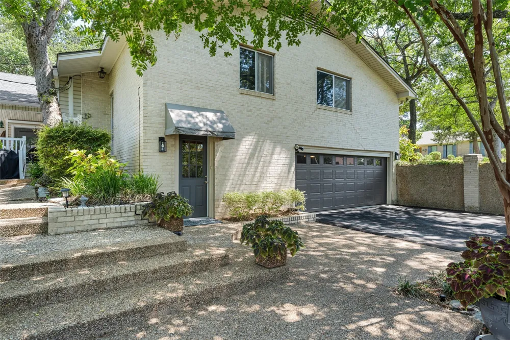 1300 Circlewood Drive Woodway, TX 76712