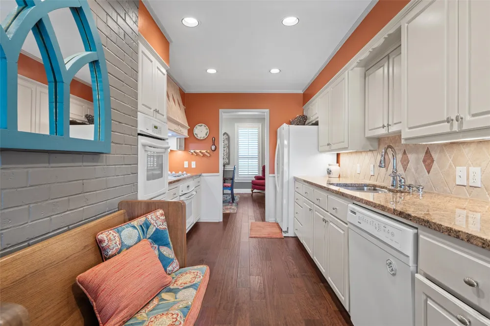 1300 Circlewood Drive Woodway, TX 76712