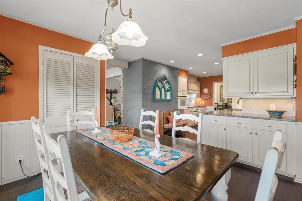 1300 Circlewood Drive Woodway, TX 76712
