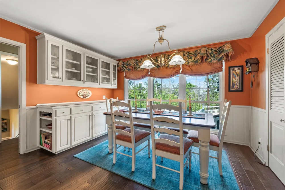 1300 Circlewood Drive Woodway, TX 76712