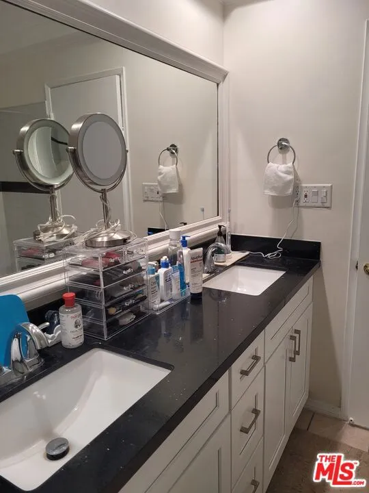 165 SWALL DRIVE #204 Beverly Hills, CA 90211