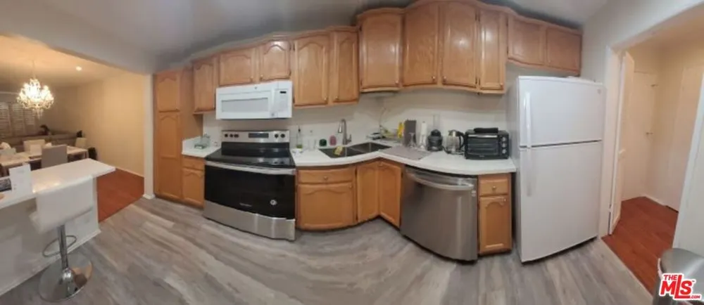 165 SWALL DRIVE #204 Beverly Hills, CA 90211