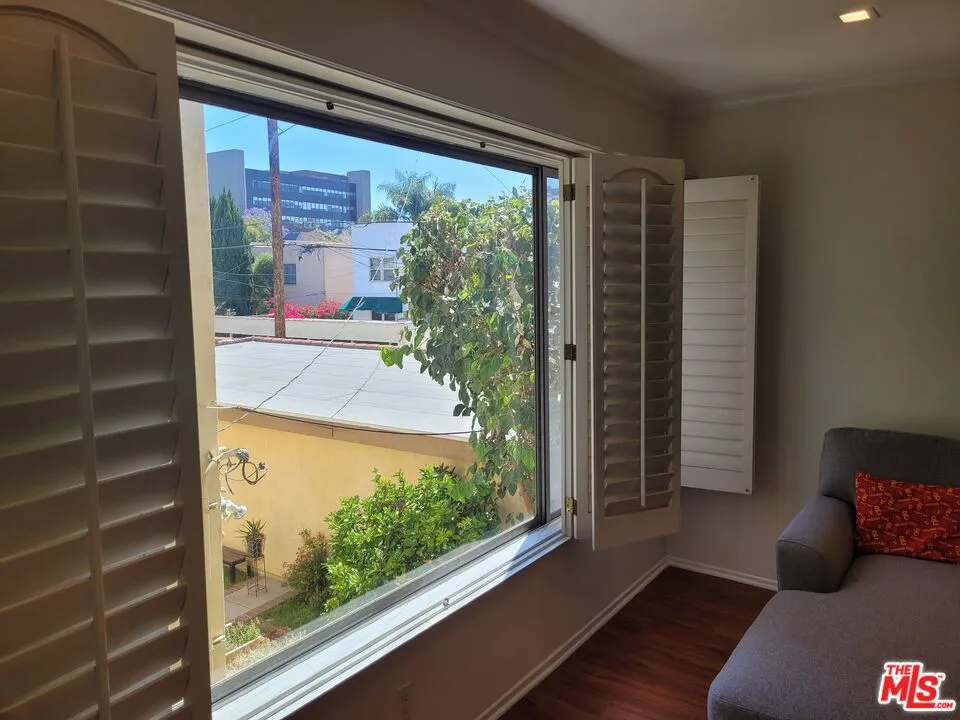 165 SWALL DRIVE #204 Beverly Hills, CA 90211