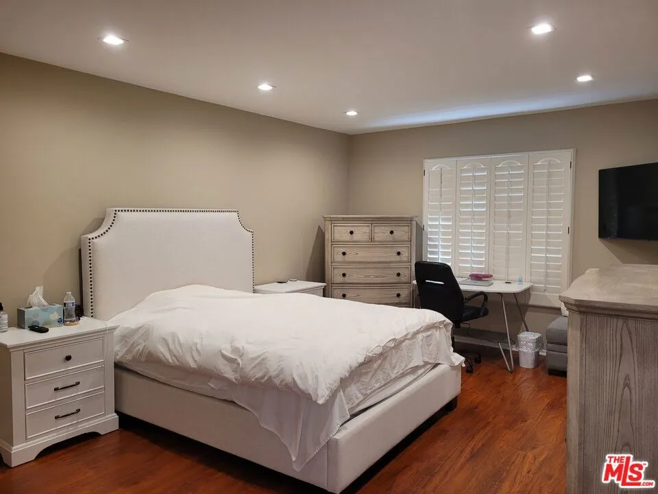 165 SWALL DRIVE #204 Beverly Hills, CA 90211