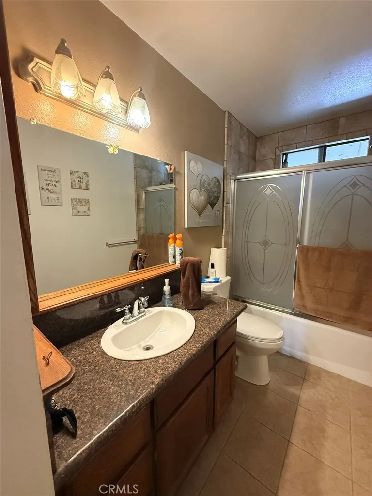 8283 Langdon Hesperia, CA 92345