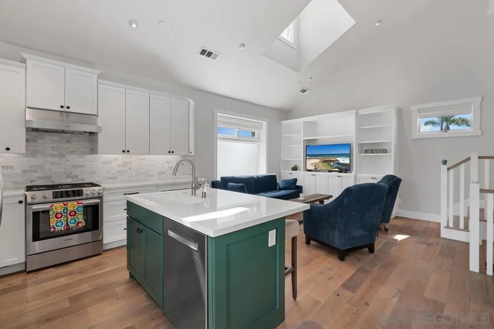 851 C Ave. Coronado, CA 92118