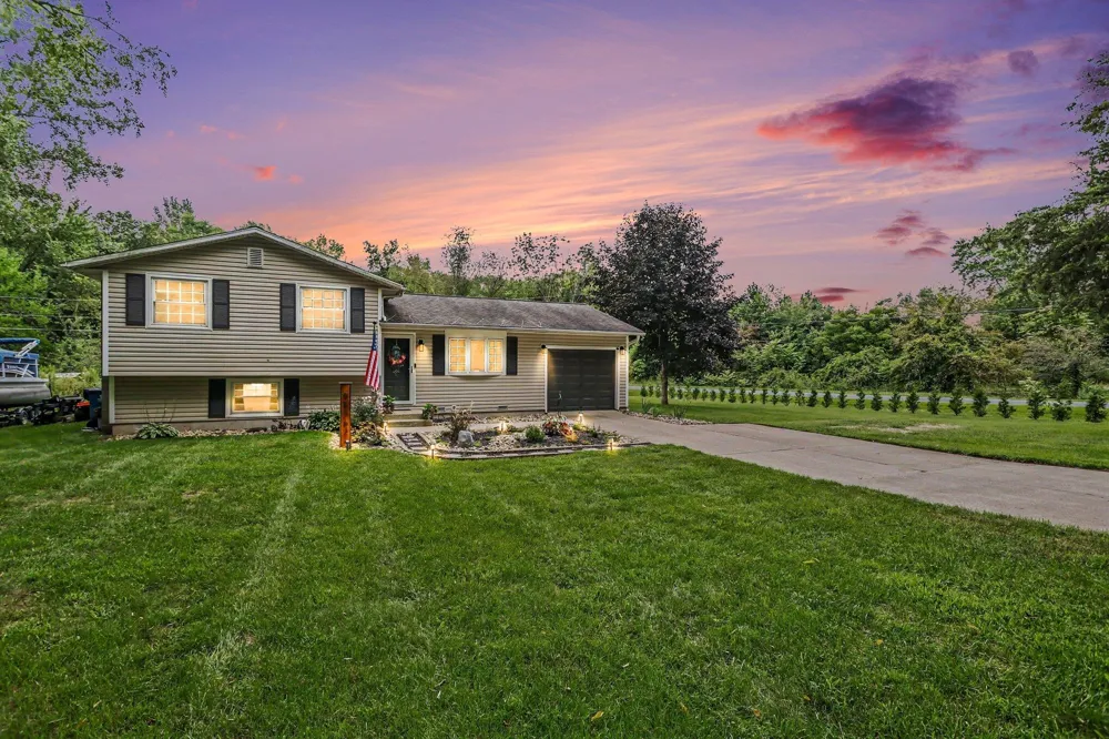 95427 Magician Lk Road Dowagiac, MI 49047