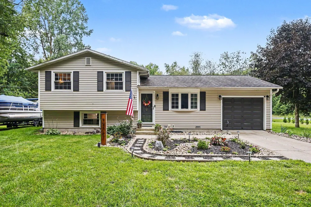 95427 Magician Lk Road Dowagiac, MI 49047