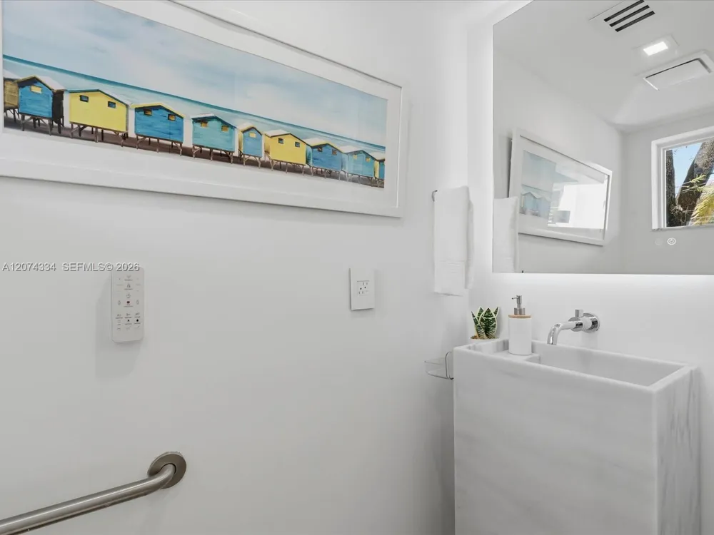 2945 Bridgeport Ave #E Coconut Grove, FL 33133